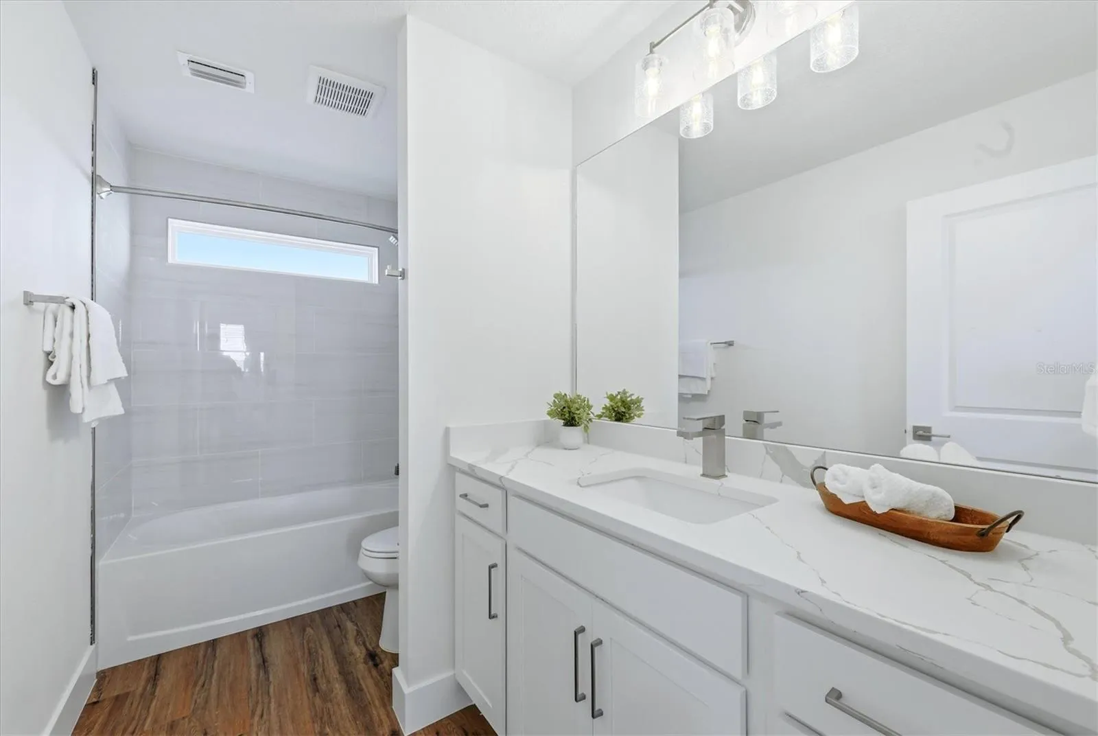 Second floor bathroom with tub/shower combination