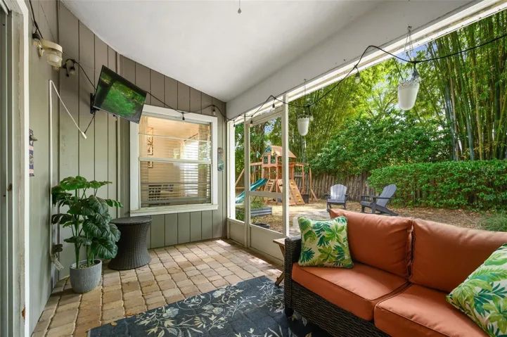 Screened in porch