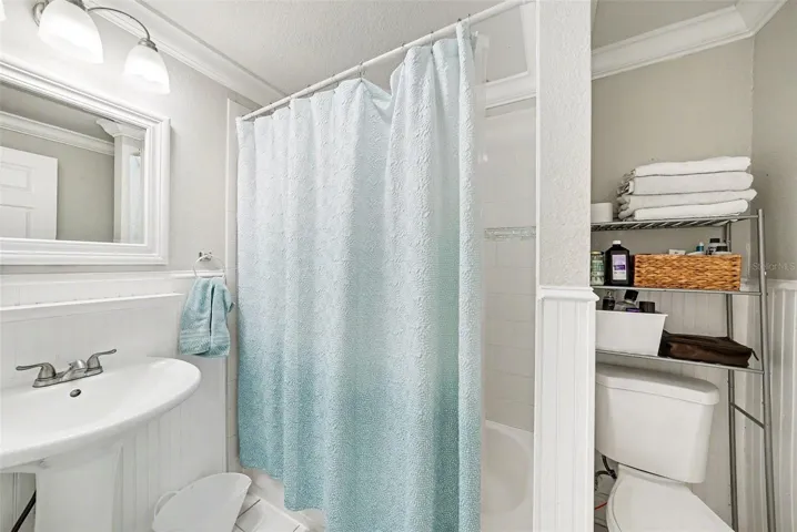 Bathroom 2.
