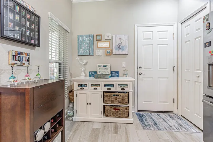 Eat-in area in kitchen.