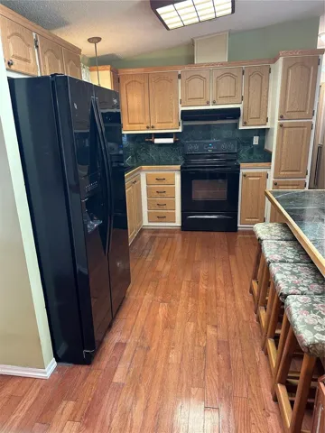 Kitchen - Bar seating