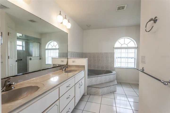 Master Bath Room