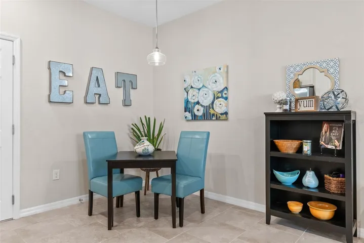 EAT IN SPACE IN KITCHEN
