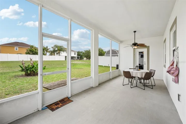 Large screened lanai.