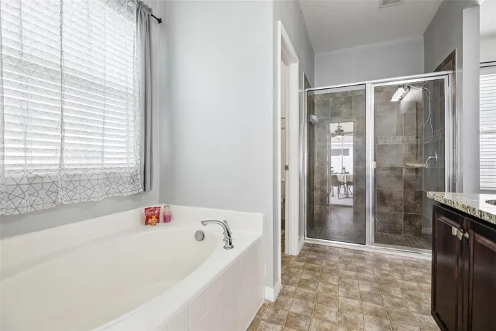 Primary en-suite bath.