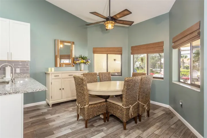Kitchen has a spacious Eat in area.