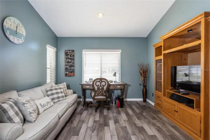 Flex room can be an  or 4 th bedroom.