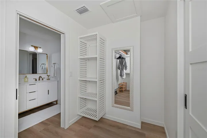 Walk in Closet