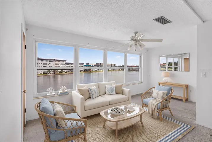 Sunroom - Virtually Staged