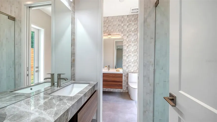 Main level ensuite