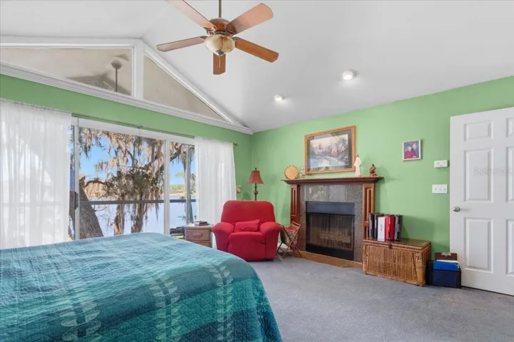 Notice the gas fireplace...
