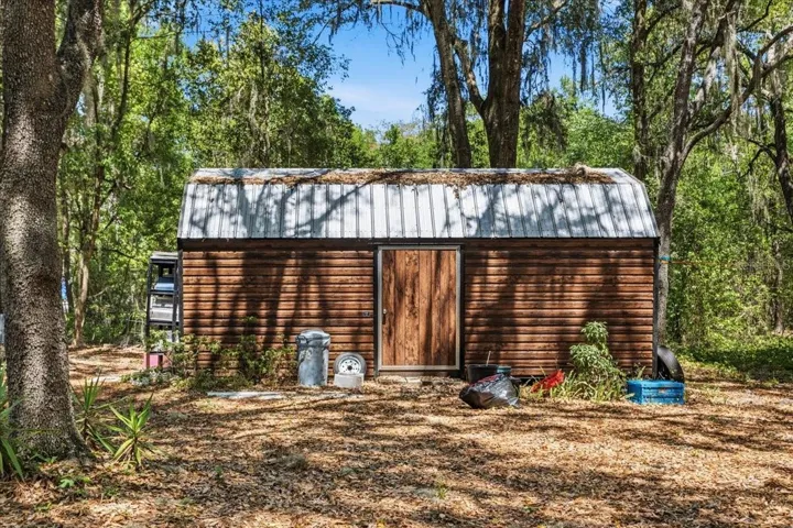 More storage space for gardening and workshop materials!
