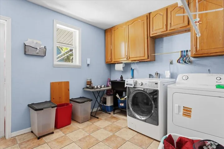 Spacious utility room too!