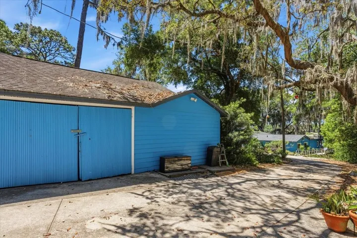 Tons of storage space or possibly renovate? So many possibilities!