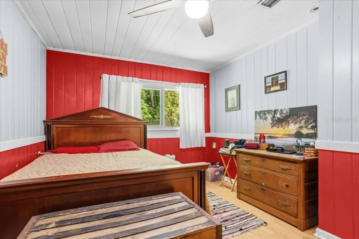 Bedroom #5 is bright and cheery!