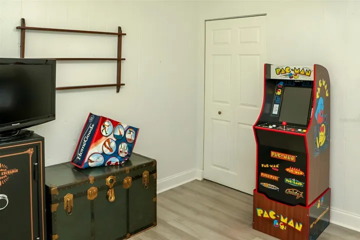 2nd bedroom