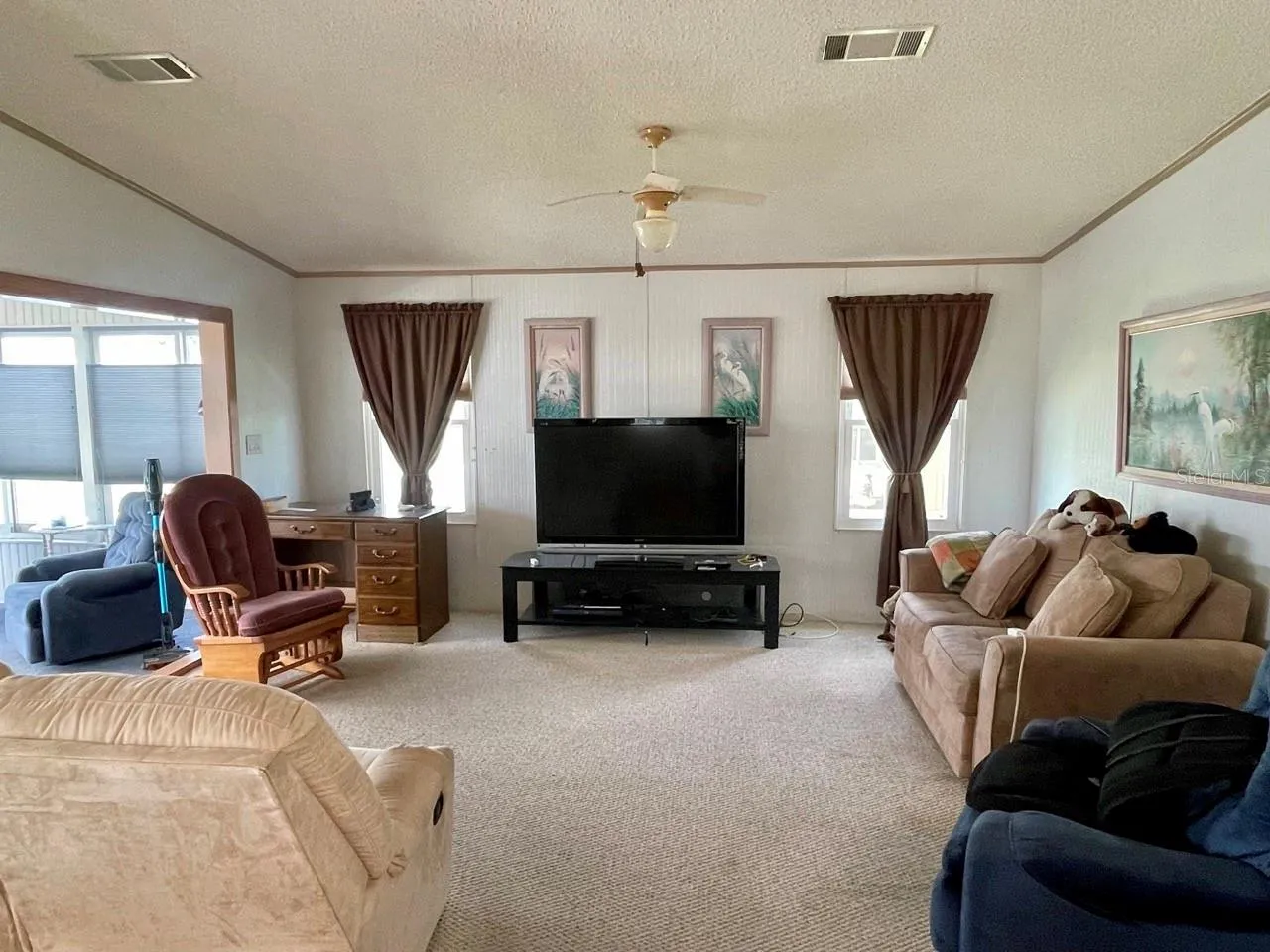 Spacious living room