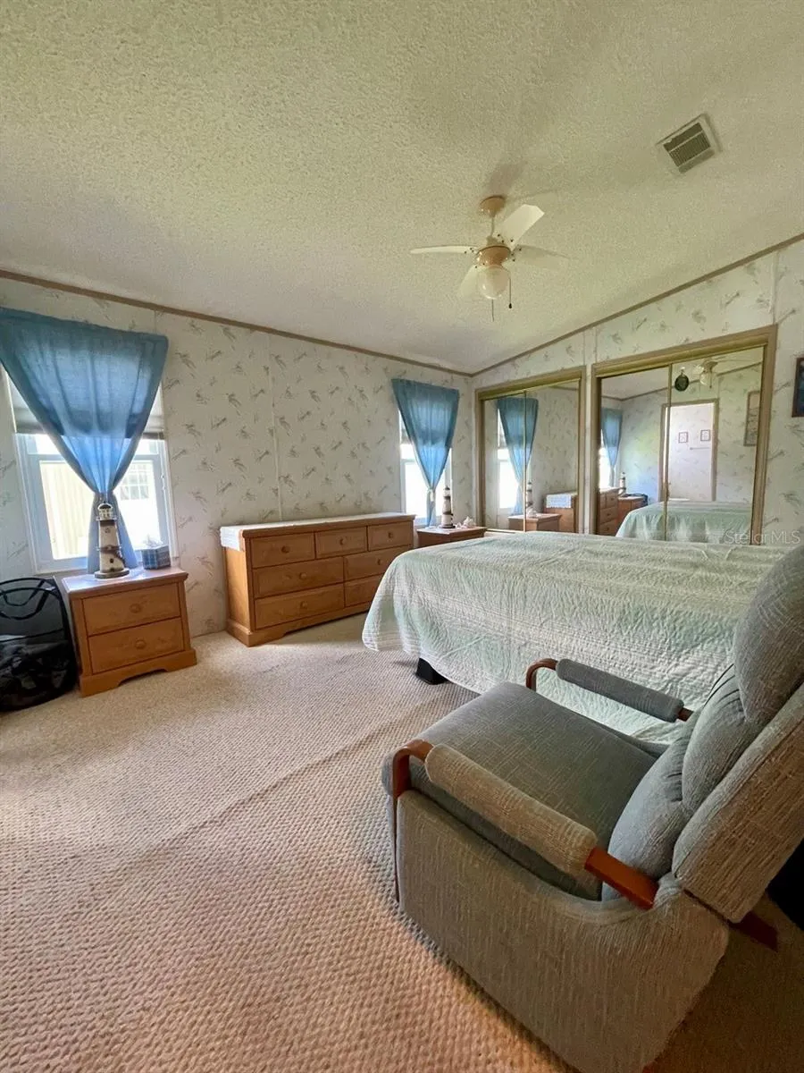 Primary en suite bedroom