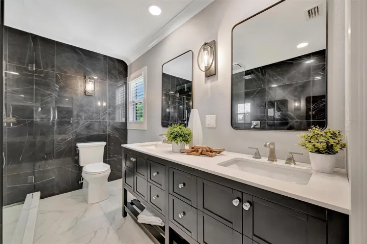 En-suite master bath