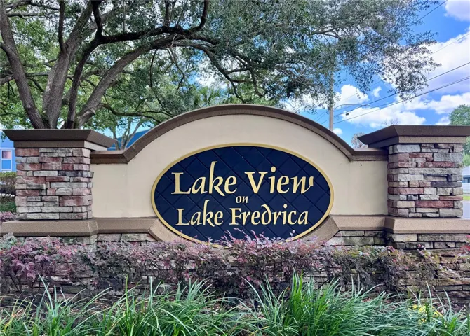 Entrance to Lakeview Community