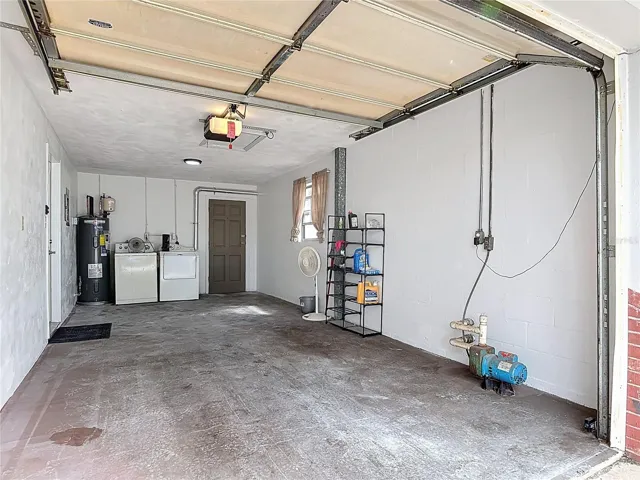 oversized garage has the washer and dryer