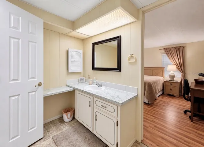Primary bedroom/vanity