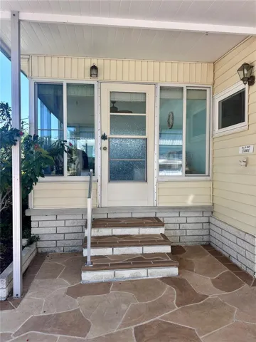 Entry to Florida room