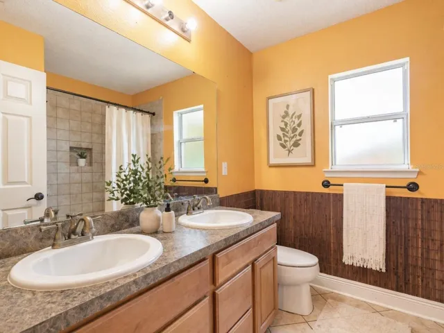 Virt Staged Guest Bath