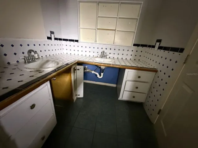 1170