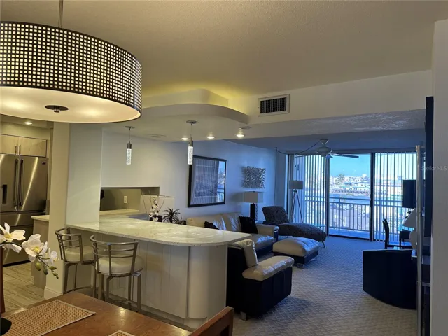 Open Living, Dining & Breakfast Bar