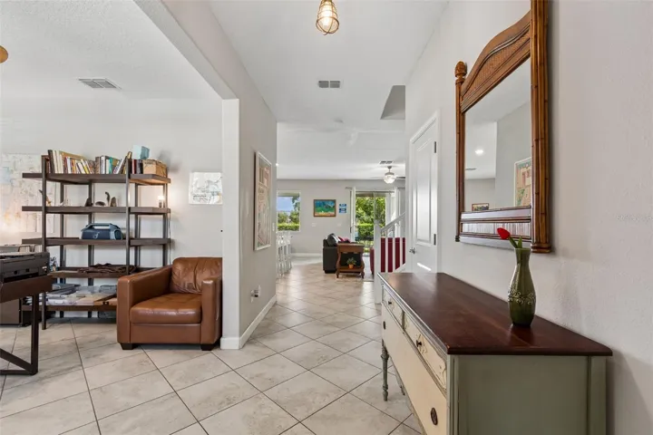 Office/den to left of foyer