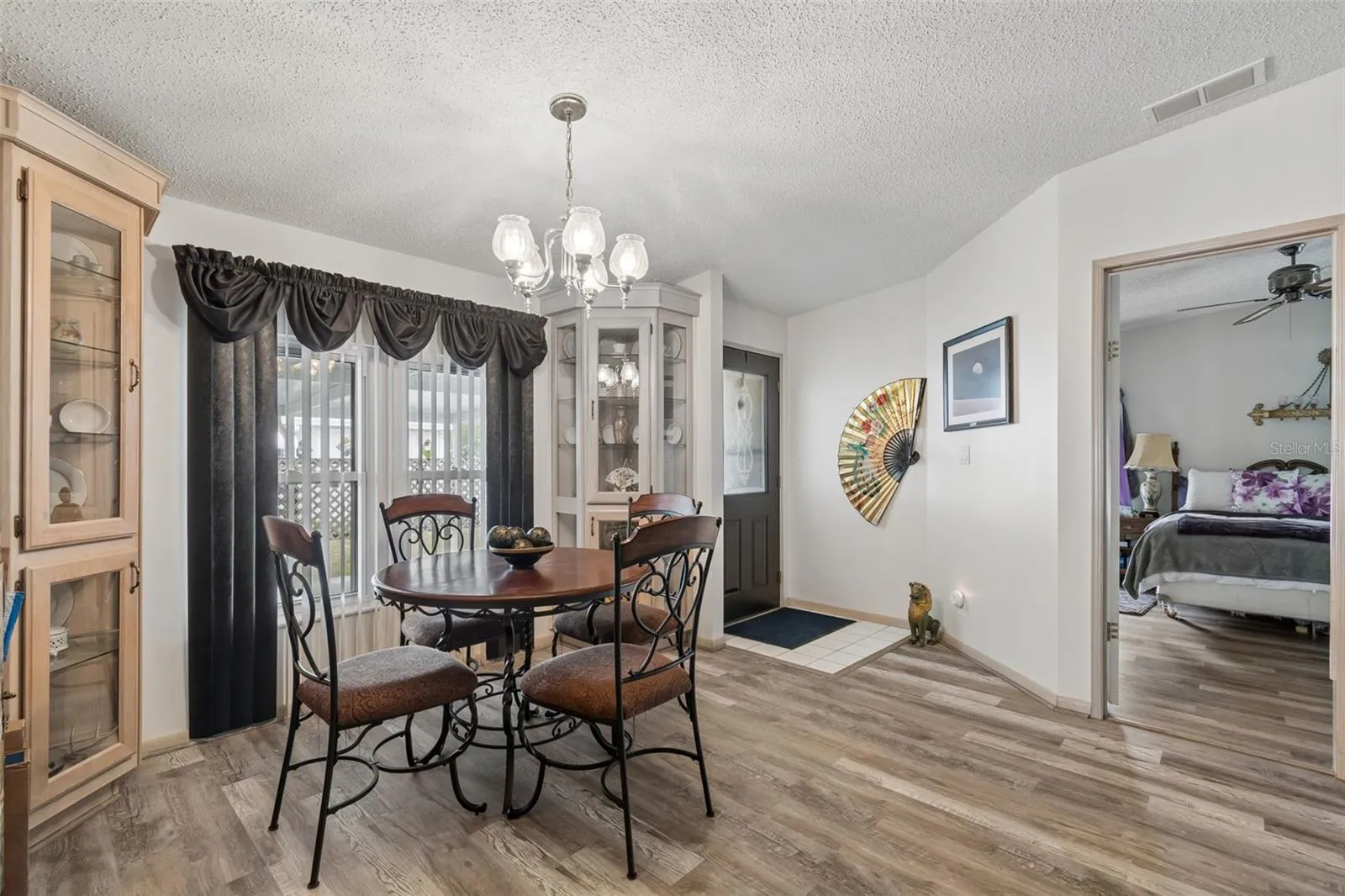Dining room w/ front entrance