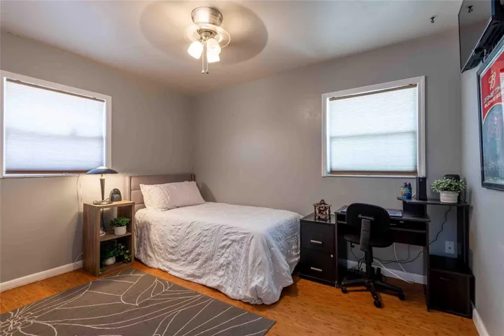 Second bedroom.