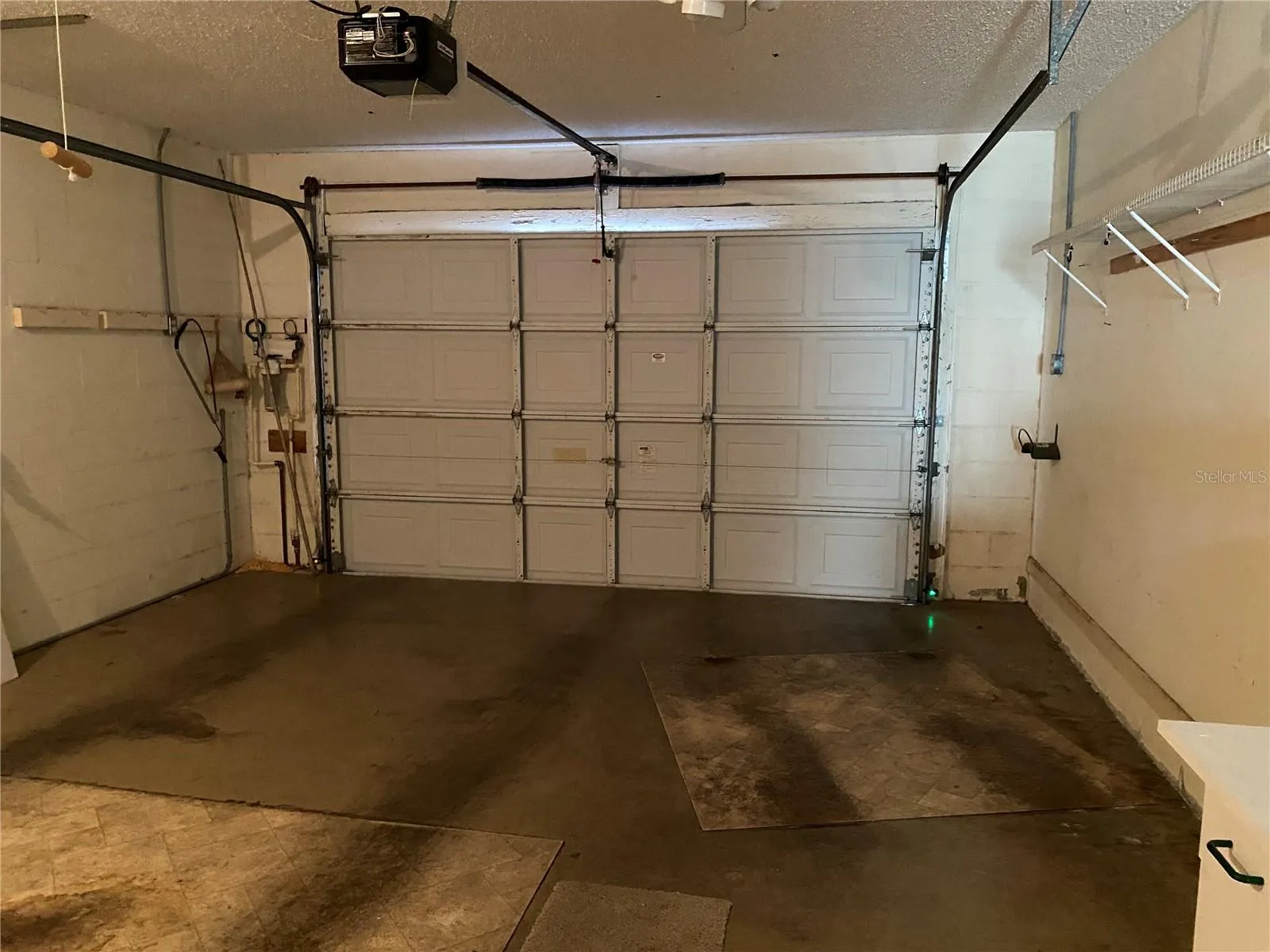 1-car garage