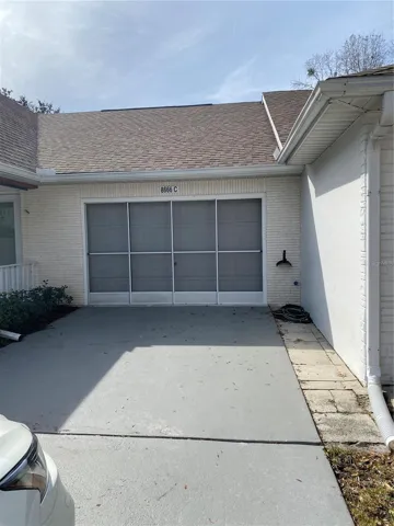 1-car garage with slider