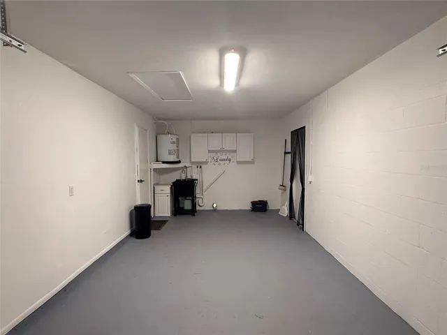 Garage/Laundry area