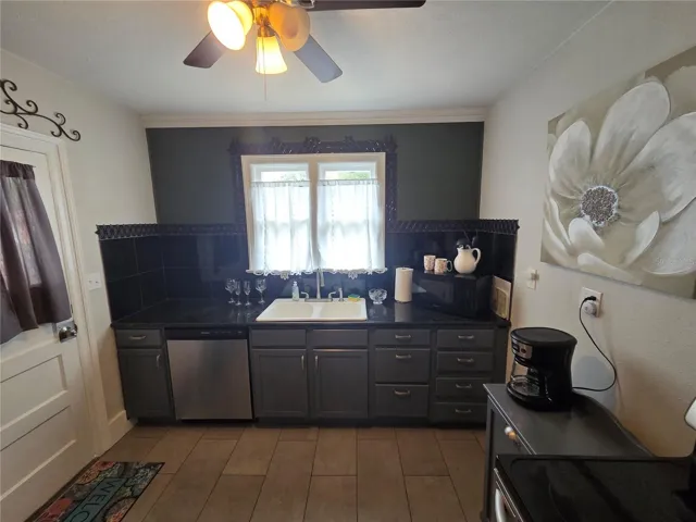 Kitchen Unit 2