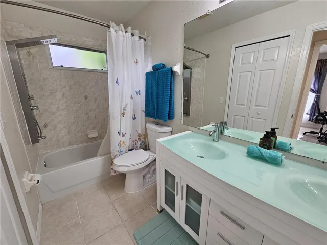 Guest bath-tub/shower