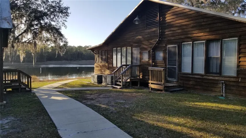 walk way to the lake