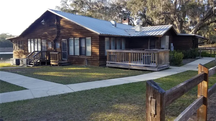 walk way to the lake