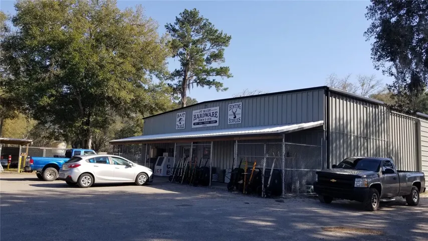 Hardware & Feedstore