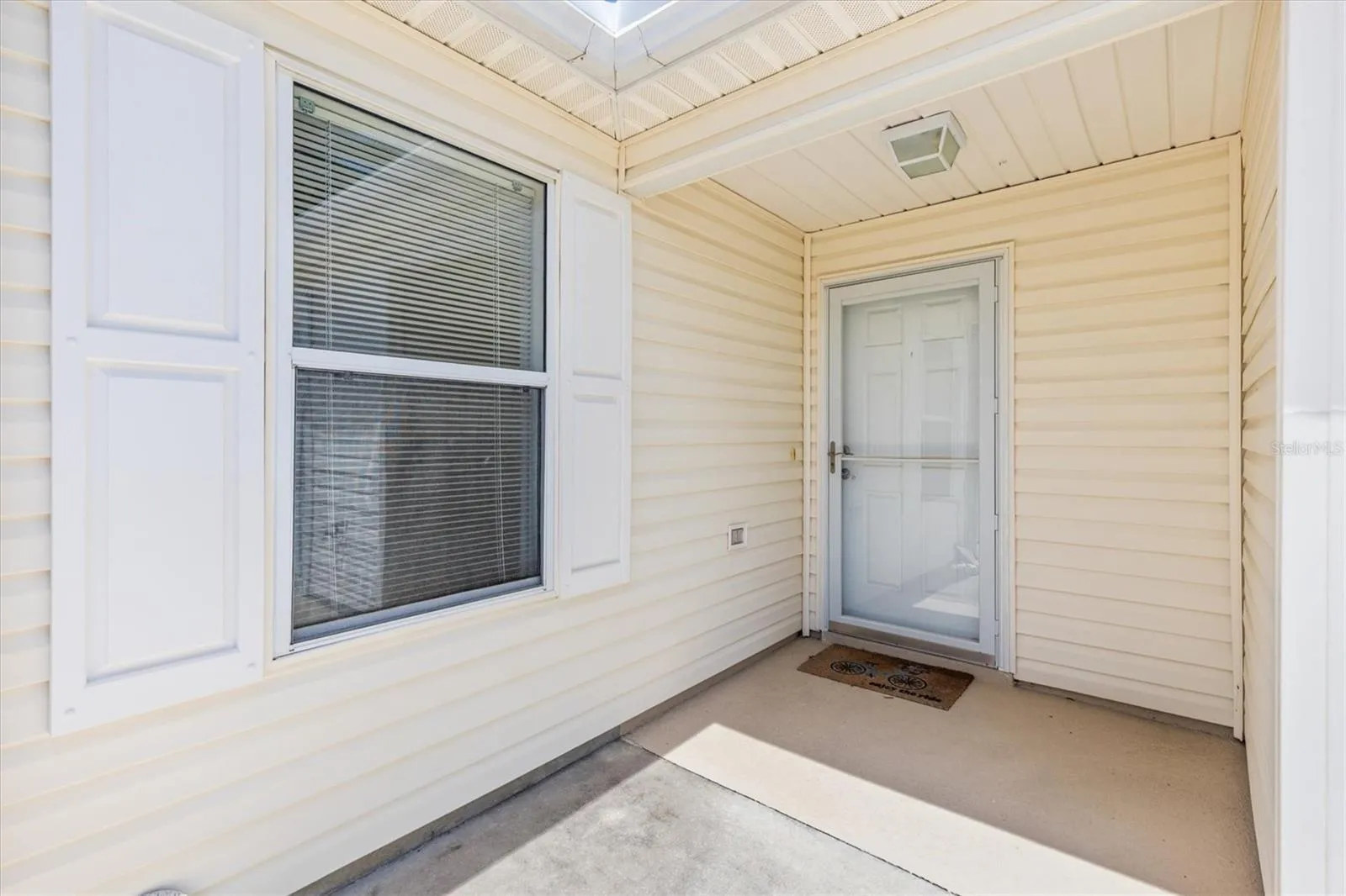 FRONT ENTRY DOOR