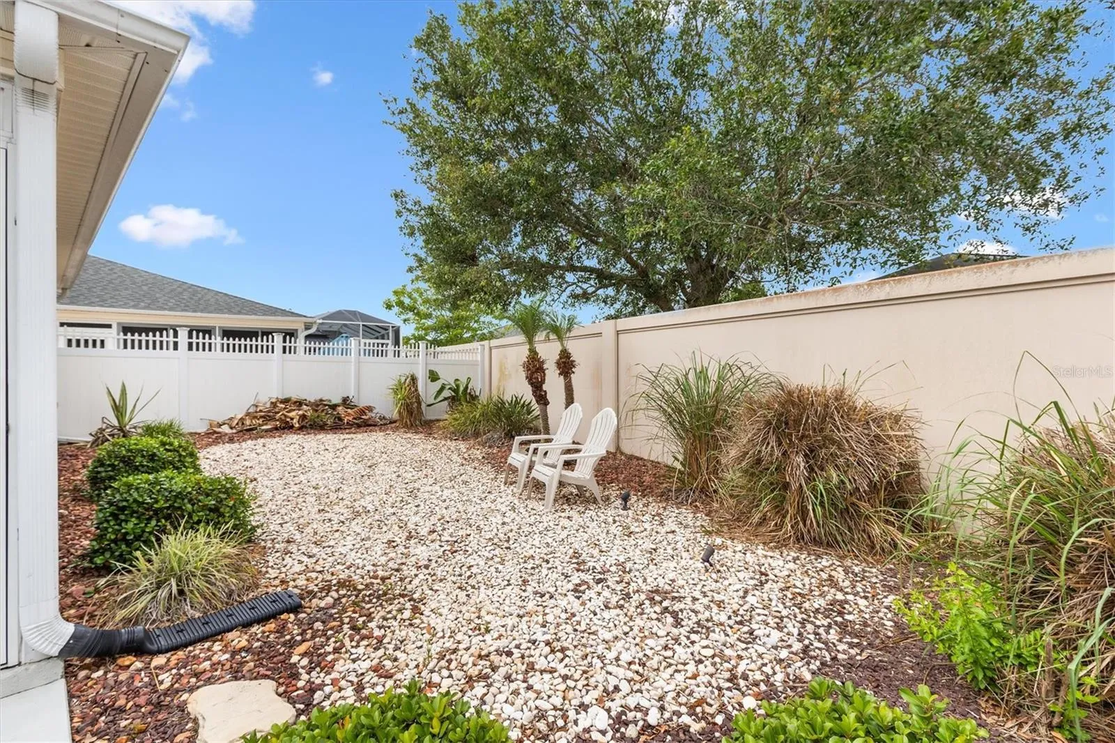 BACK YARD - LOW MAINTENACE NO GRASS