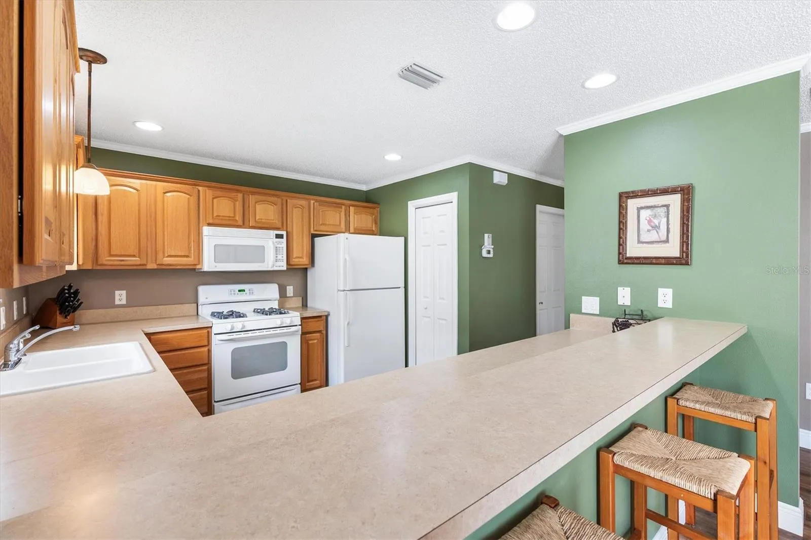 KITCHEN WITH PANTRY CLOSET