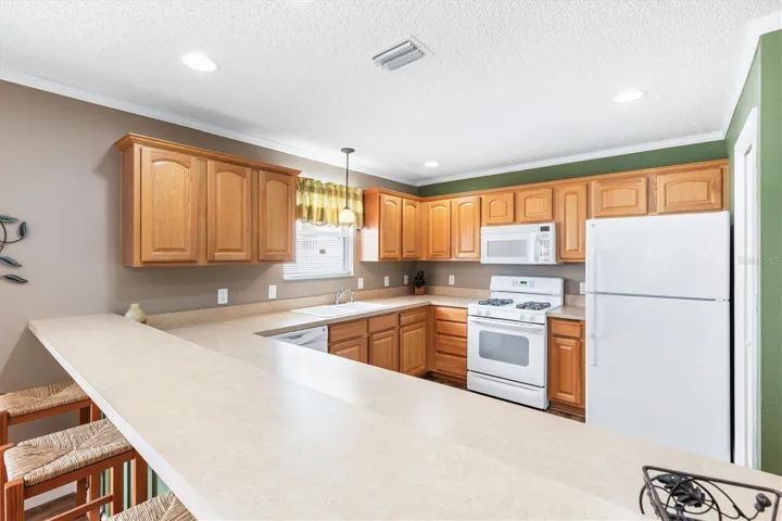 KITCHEN BREAKFAST BAR
