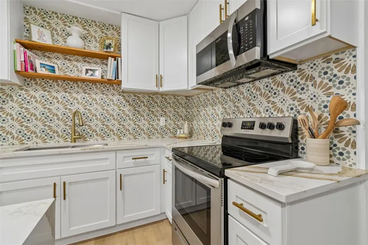 Kitchen w/Stainless Steel Appliances