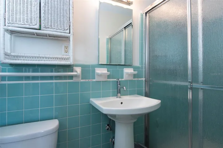 And a second en suite bathroom attached