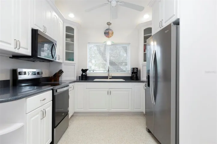 Fresh stainless steel appliances