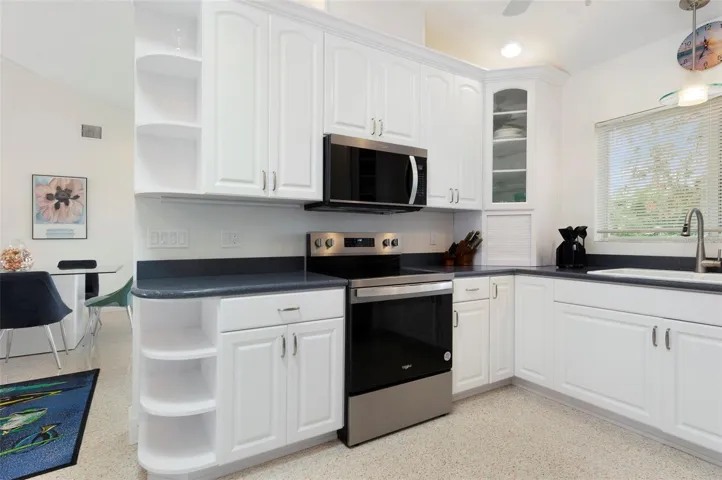 Well designed & efficient kitchen space