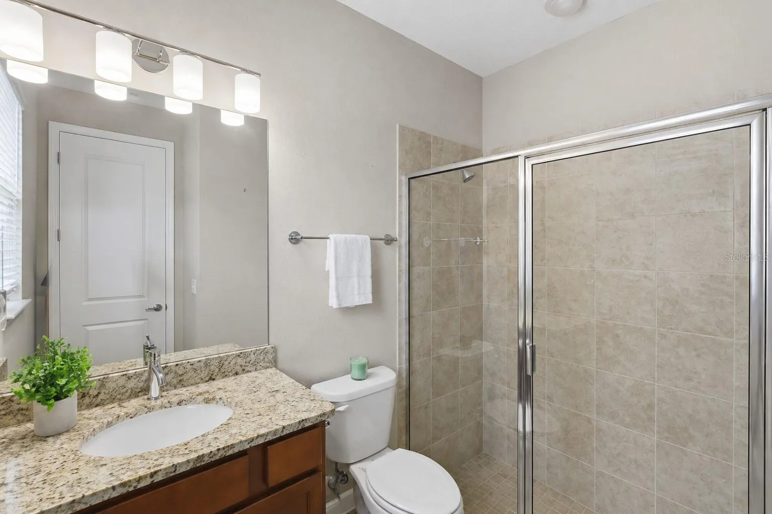 BATHROOM 4